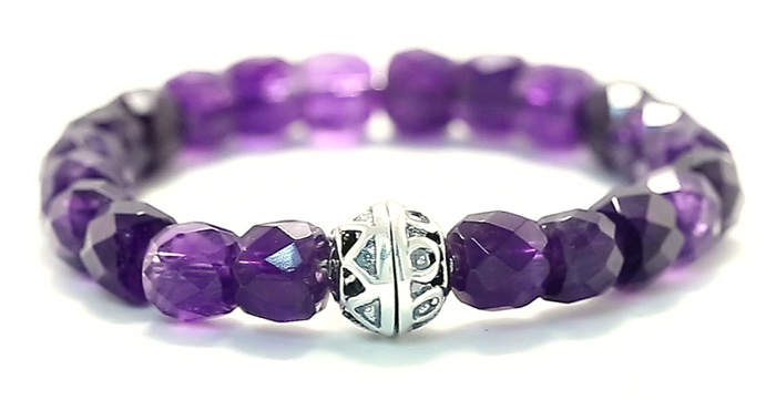 Magnetverschluss eines Armbands mit Amethysten