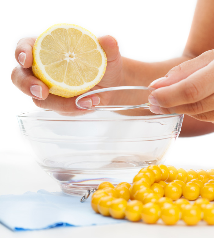 mit Zitronensaft kann Silber gereinigt werden