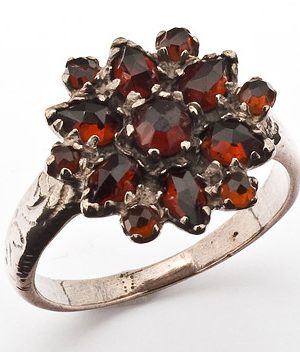 Goettgen Ring Granat 925 Silber patiniert